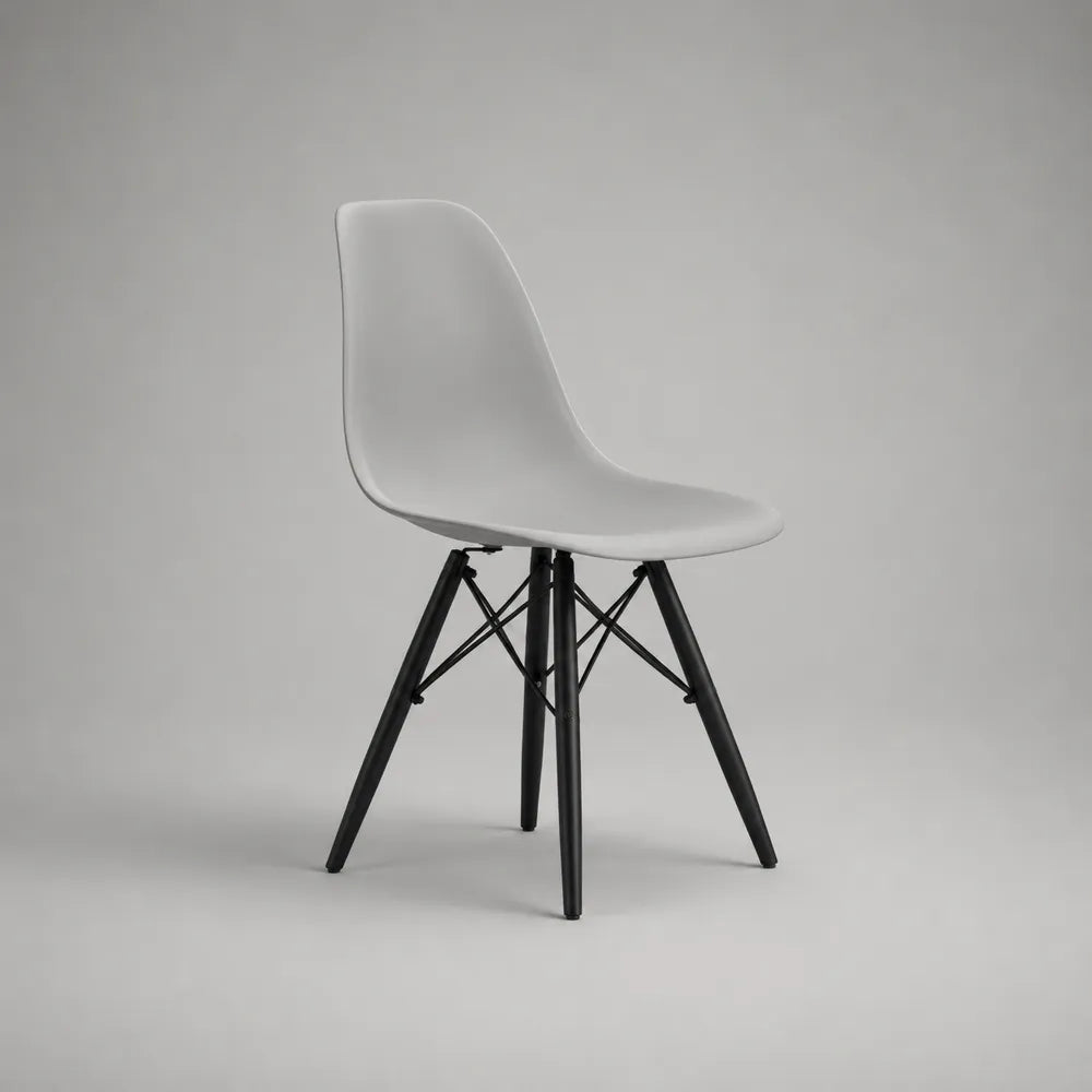 Sedia da pranzo in polipropilene bianco con gambe in acciaio nero struttura sagomata 46x53x82 cm