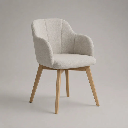 Poltroncina da pranzo imbottita con braccioli in tessuto bouclé beige e gambe in legno naturale 60x62x82 cm